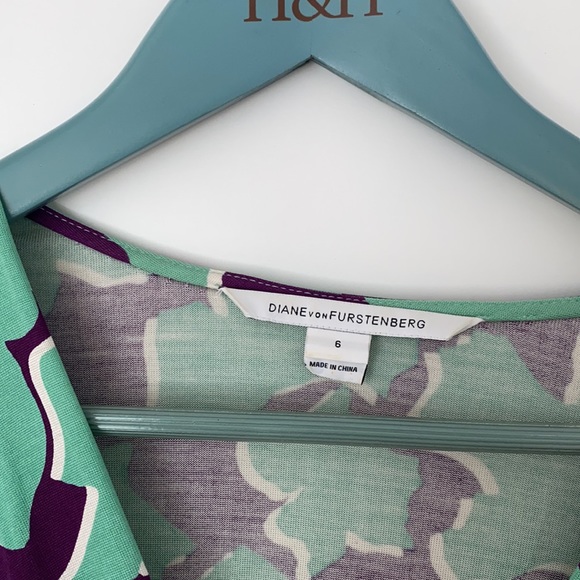 iconic Diane Von Furstenberg wrap dress - Picture 2 of 5